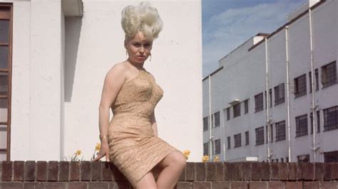 barbara windsor naked|Barbara Windsor Porn Pictures, XXX Photos, Sex Images。